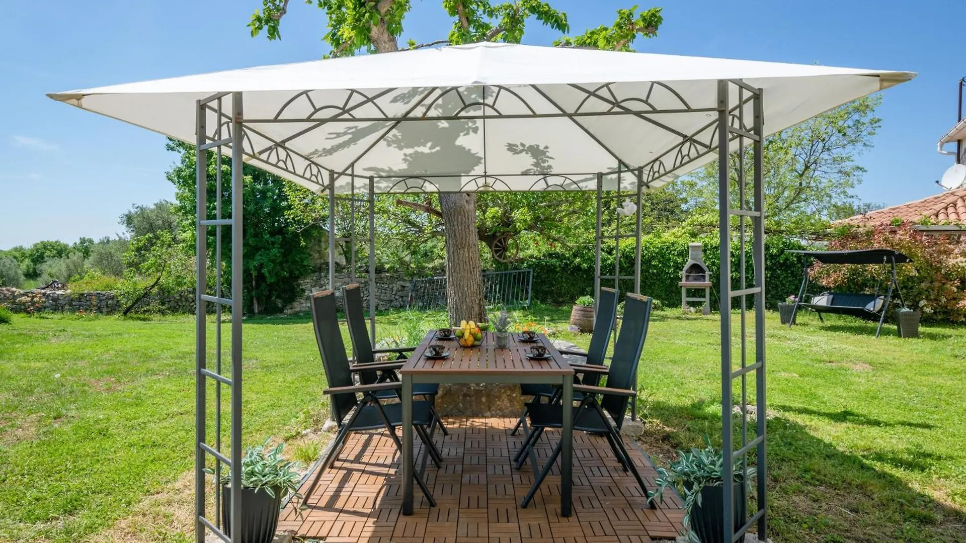 Typisch Istrisches Ferienhaus Mit Garten Roial Prázdninový dům