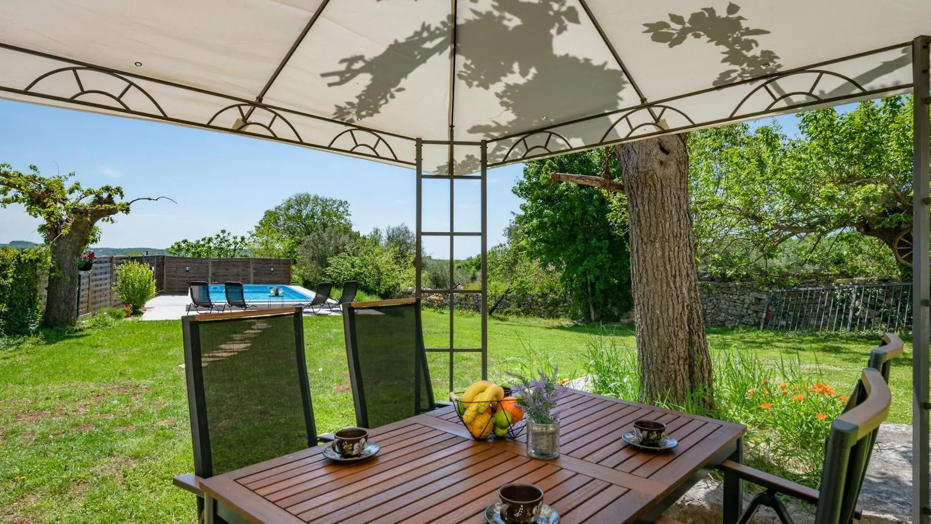 Typisch Istrisches Ferienhaus Mit Garten Jural