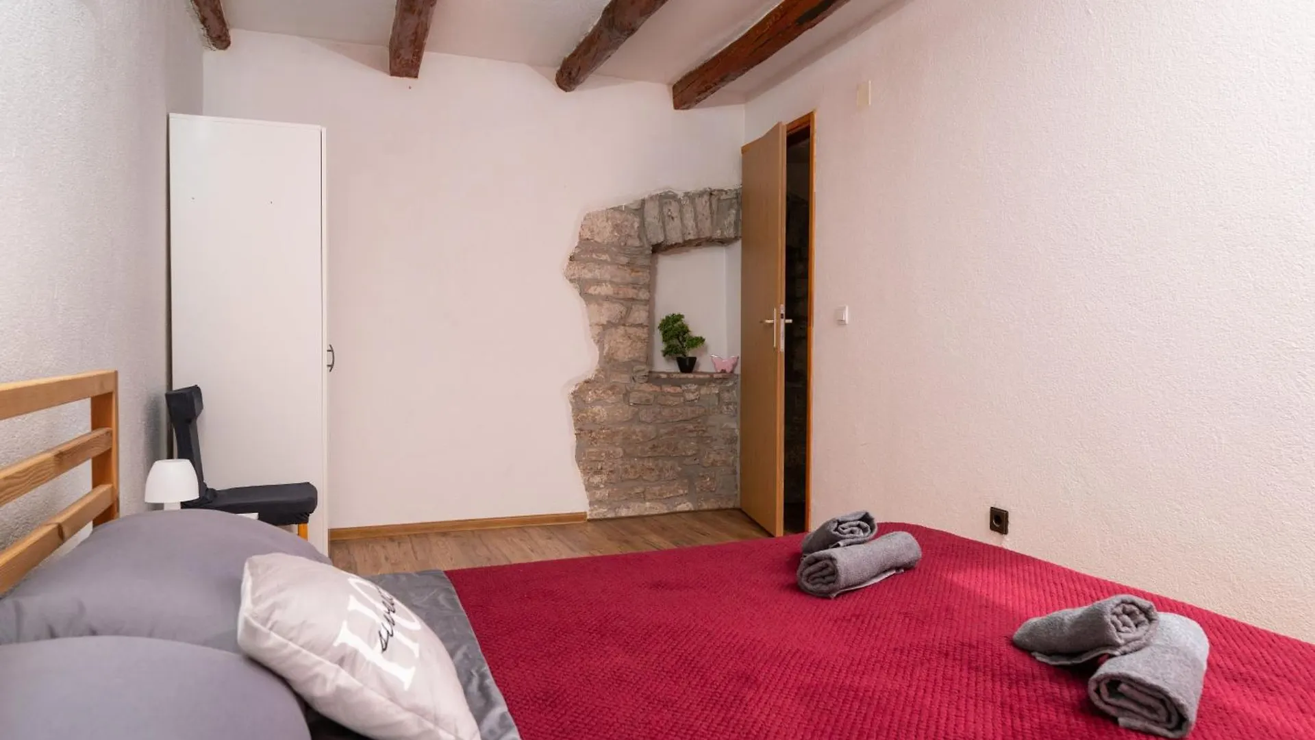 Typisch Istrisches Ferienhaus Mit Garten Jural